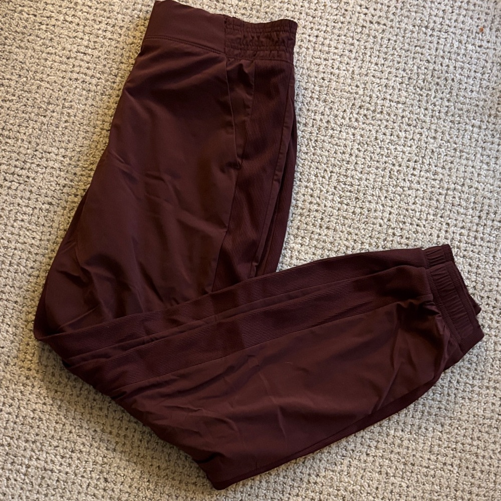 Athleta Brooklyn lined jogger maroon